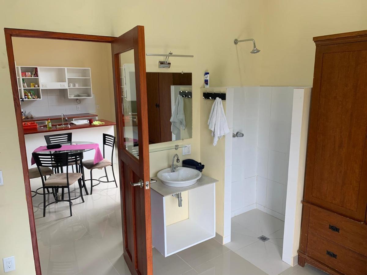 Apartamentos Casa Amarilla Гранада Екстериор снимка