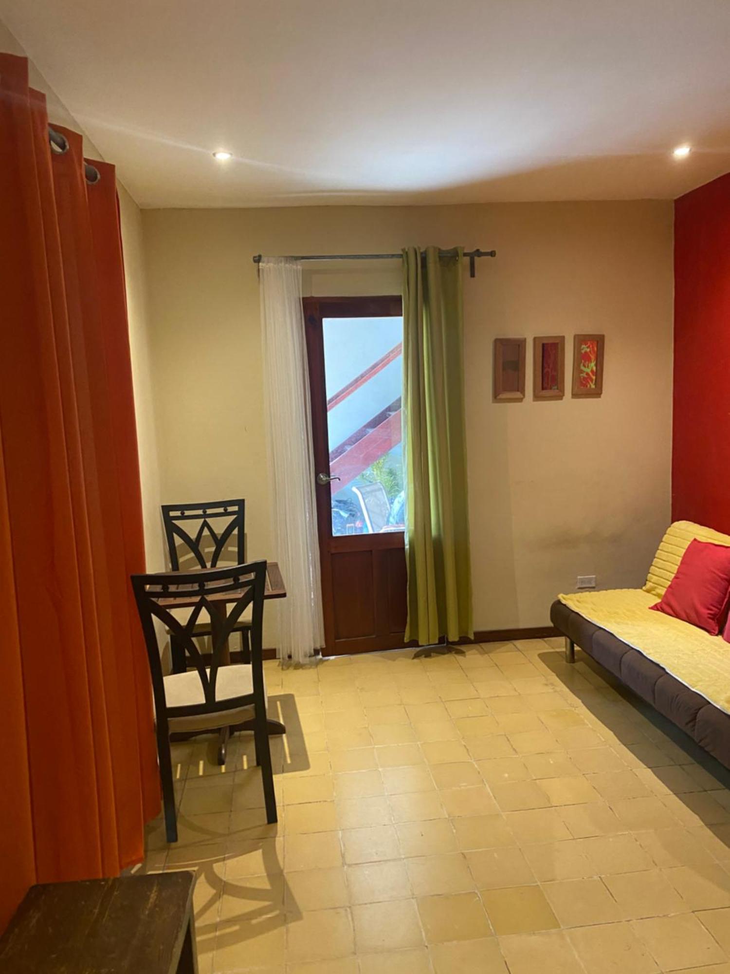 Apartamentos Casa Amarilla Гранада Екстериор снимка