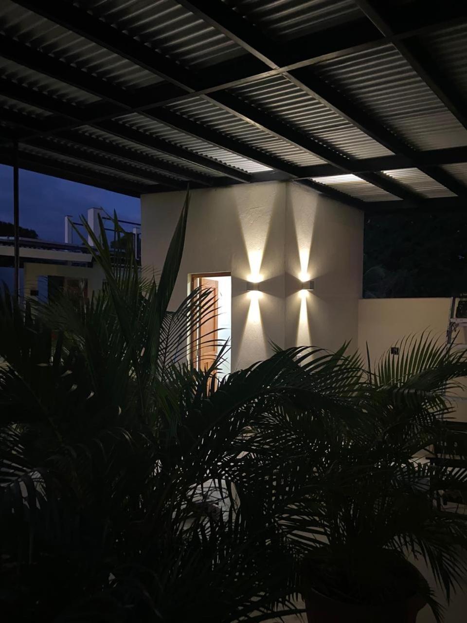 Apartamentos Casa Amarilla Гранада Екстериор снимка