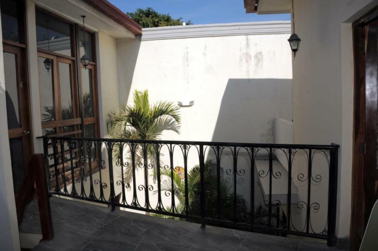 Apartamentos Casa Amarilla Гранада Екстериор снимка