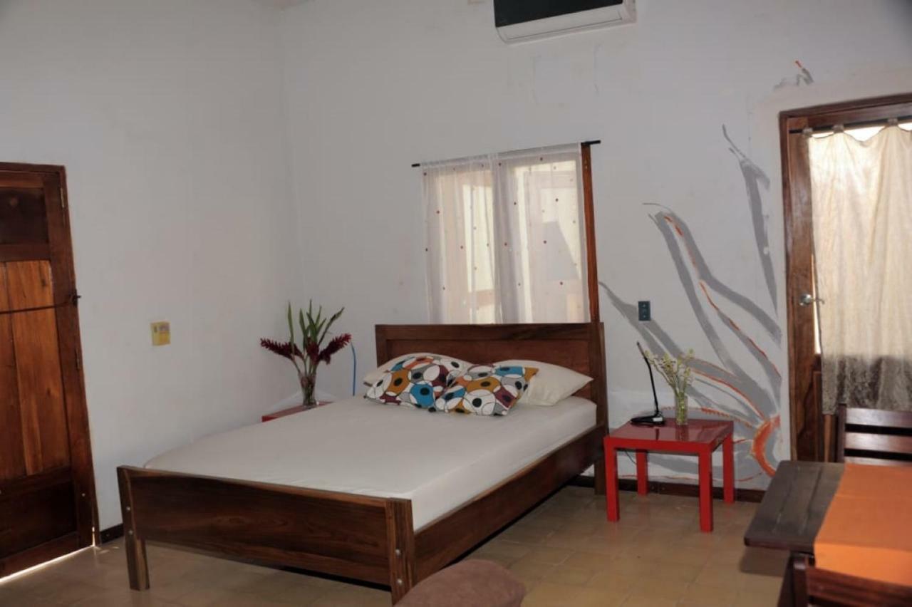 Apartamentos Casa Amarilla Гранада Екстериор снимка